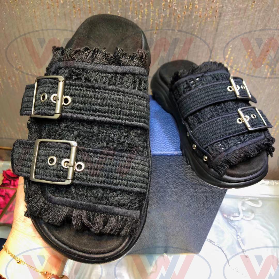 2022 New handmade hollowed-out floral slippers Fashion Slides sandals Sneakers casual shoes beach shoes supplier Size 35-40, Black
2022 New handmade hollowed-out floral slippers Fashion Slides sandals Sneakers casual shoes beach shoes supplier Size 35-40, Black