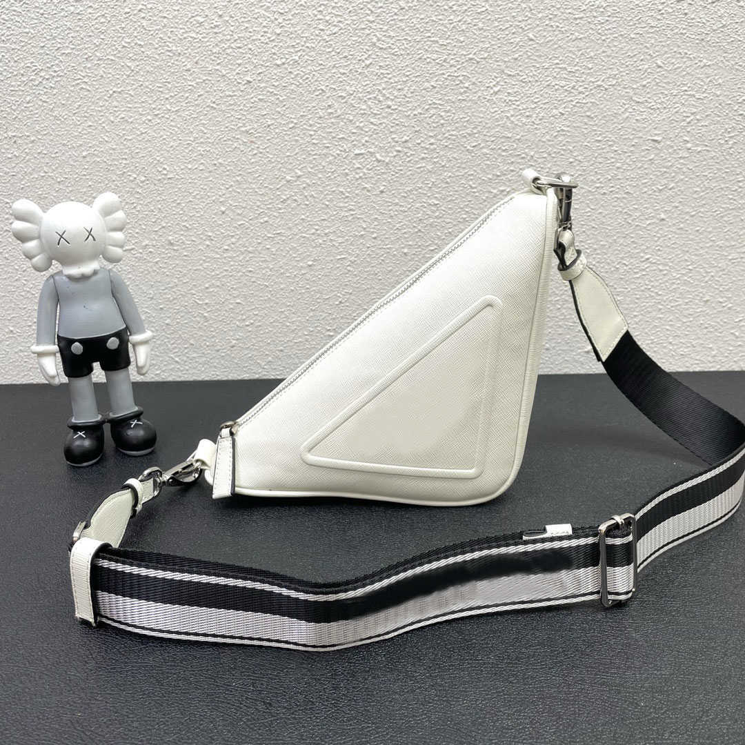 Triangle Crossbody Bag Women Handbags Purse Removable Strap Genuine Leather Fashion Letters Zipper Closure High Quality Solid Color Shoulder
Triangle Crossbody Bag Women Handbags Purse Removable Strap Genuine Leather Fashion Letters Zipper Closure High Quality Solid Color Shoulder