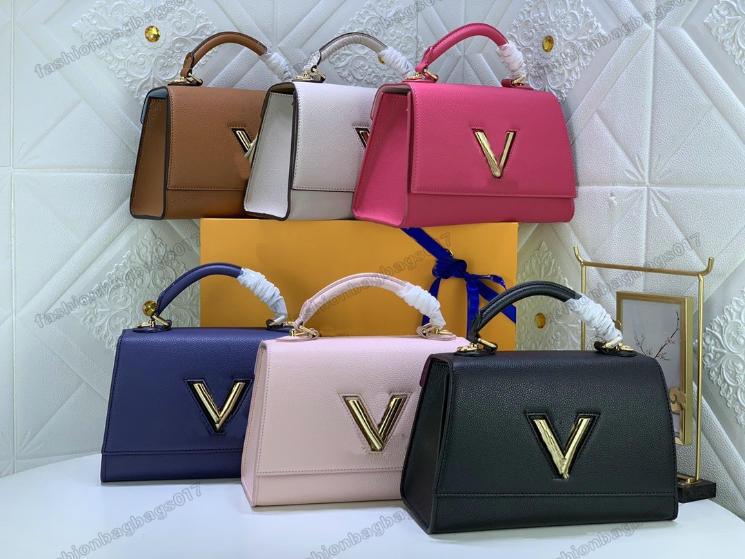 TWIST OneHandle MM PM Shoulder Bag Taurillon Cowhide Top Handle Handbag with twist Tunrn Lock Detachable Strap Designers Luxurys Ladys Cross Body
TWIST OneHandle MM PM Shoulder Bag Taurillon Cowhide Top Handle Handbag with twist Tunrn Lock Detachable Strap Designers Luxurys Ladys Cross Body