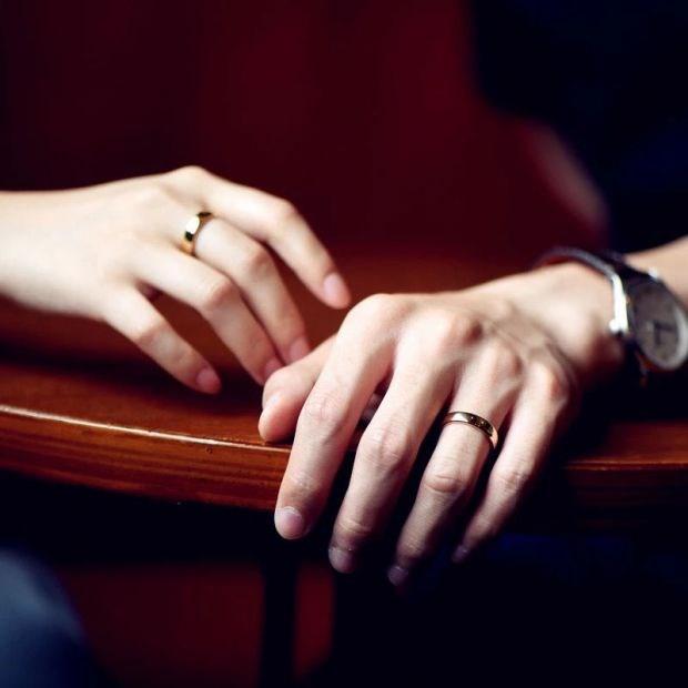 Stainless Steel Promise for Men and Women, Gold Plated Wedding Engagement Bands, Round Minimalist Unisex Ring 4 Bs,