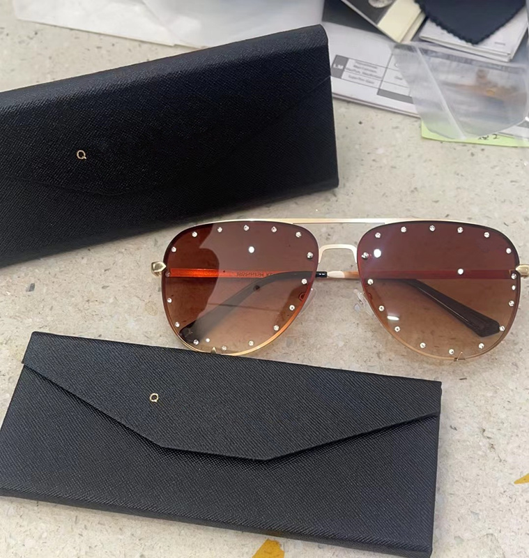 2022 Luxury Classic Design quay Sunglasses Brand Vintage Pilot Sun Glasses Polarized UV400 Fashion Men Women glass Lenses With box
2022 Luxury Classic Design quay Sunglasses Brand Vintage Pilot Sun Glasses Polarized UV400 Fashion Men Women glass Lenses With box