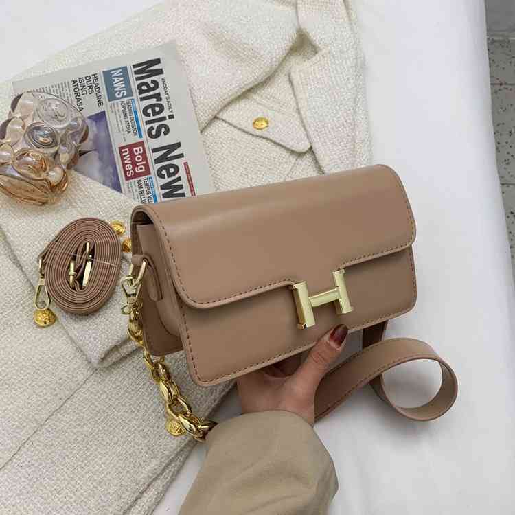 Purses Outlet 2022 spring new small square bag h button armpit Messenger Bag women's simple and versatile temperament live broadcast, White
Purses Outlet 2022 spring new small square bag h button armpit Messenger Bag women's simple and versatile temperament live broadcast, White