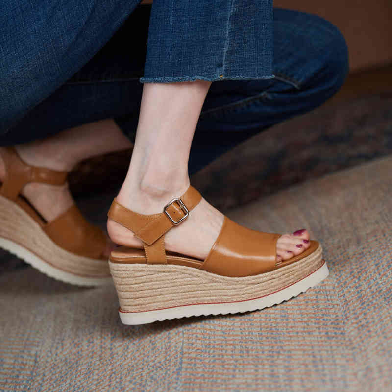 Sandals Summer style slope heel sandals women's round head open toe cow leather metal buckle small casual shoes BY77, 1# shoe box
Sandals Summer style slope heel sandals women's round head open toe cow leather metal buckle small casual shoes BY77, 1# shoe box