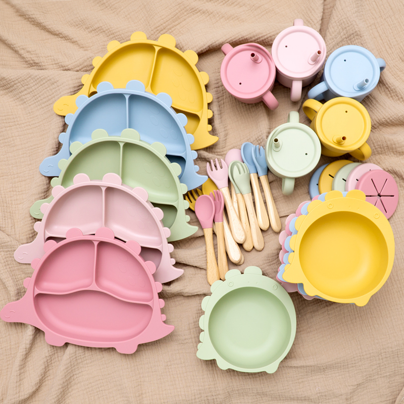 Cartoon Dinosaur Dinner Plate Children's Feeding Set 6piece Suction Cup Bowl Snack Cup Drinking Cup Food Grade Silicone Material 220512
