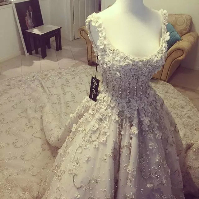 Luxury Lace Ball Gown Wedding Dresses Scoop Neck 3D Floral Appliques Beads Rhinestone Suadi Arabic Beach Wedding Dress Sweep Train Plus