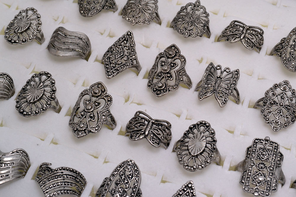 30pcs Wholesale women Jewellery Lots Bulk Mixed Tibet Silver Tone Alloy Rings Vintage Style Free Shipping
30pcs Wholesale women Jewellery Lots Bulk Mixed Tibet Silver Tone Alloy Rings Vintage Style Free Shipping