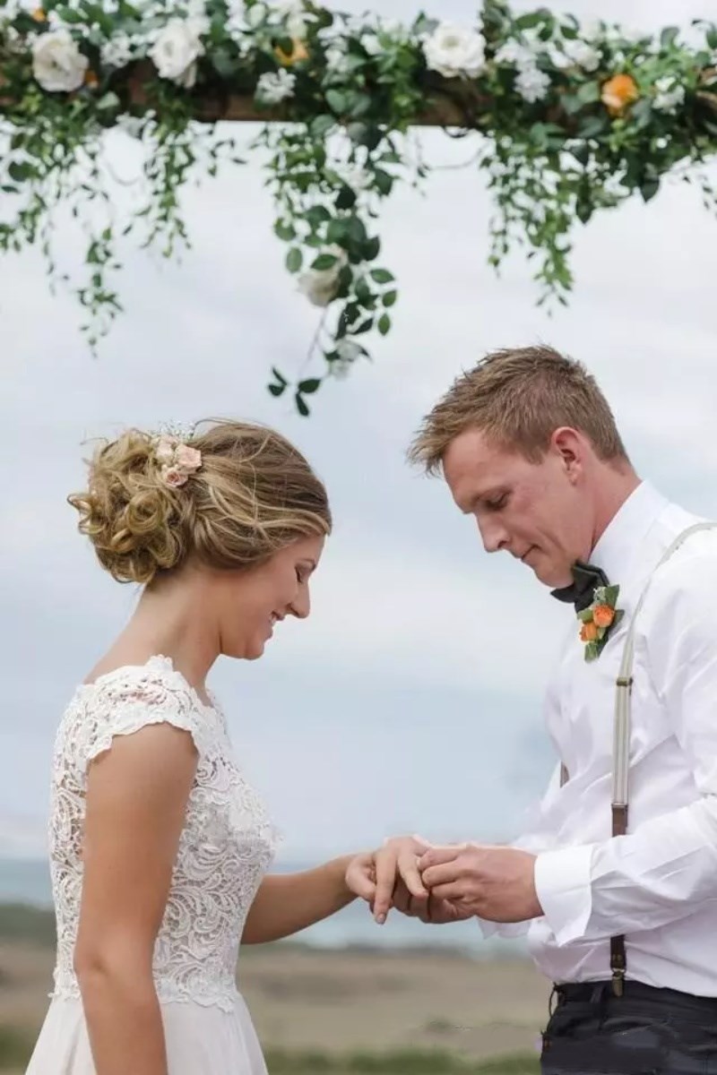 Simple New A Line Wedding Dress Jewel Neck Cap Sleeves Floor Length Vintage Garden Beach Boho Chiffon Wedding Dresses Bridal Gowns