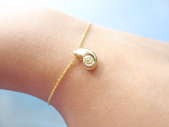 10PCS Cute Seashell Bracelet Ariel Voice Shell Bracelet Spiral Swirl Sea Snail Bracelets Ocean Beach Conch Charm Chain Jewelry