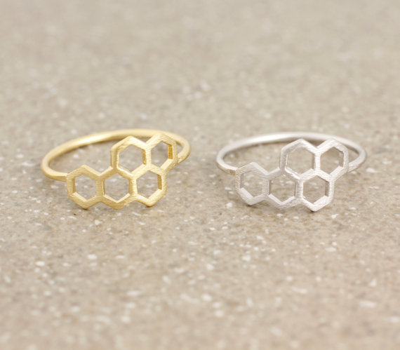 1PCS- R018 Simple Outline Honeycomb Ring Geometric Sexangle Hexagon Ring Cute Comb Hive Beehive Ring for Women
1PCS- R018 Simple Outline Honeycomb Ring Geometric Sexangle Hexagon Ring Cute Comb Hive Beehive Ring for Women