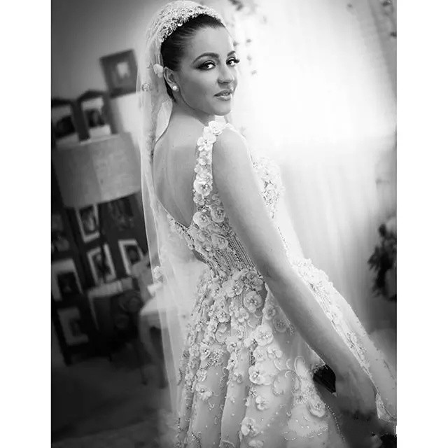 Luxury Lace Ball Gown Wedding Dresses Scoop Neck 3D Floral Appliques Beads Rhinestone Suadi Arabic Beach Wedding Dress Sweep Train Plus