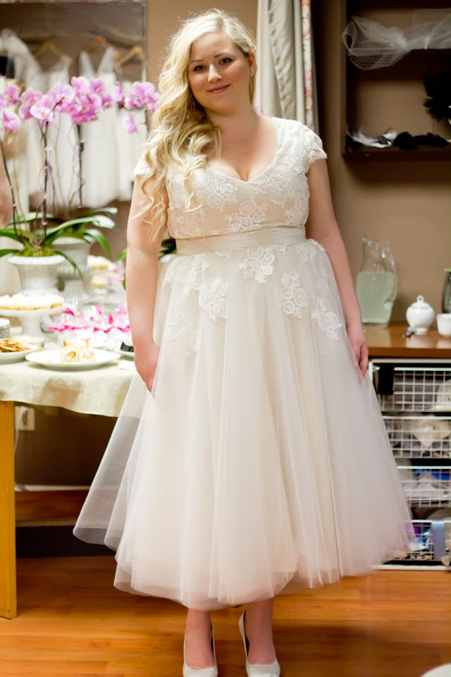 Elegant Light Champagne Plus Size Wedding Dresses V Neck Cap Sleeve Tulle Lace Tea Length Wedding Dresses Vintage Bohemian Wedding Dress, Pink
Elegant Light Champagne Plus Size Wedding Dresses V Neck Cap Sleeve Tulle Lace Tea Length Wedding Dresses Vintage Bohemian Wedding Dress, Pink