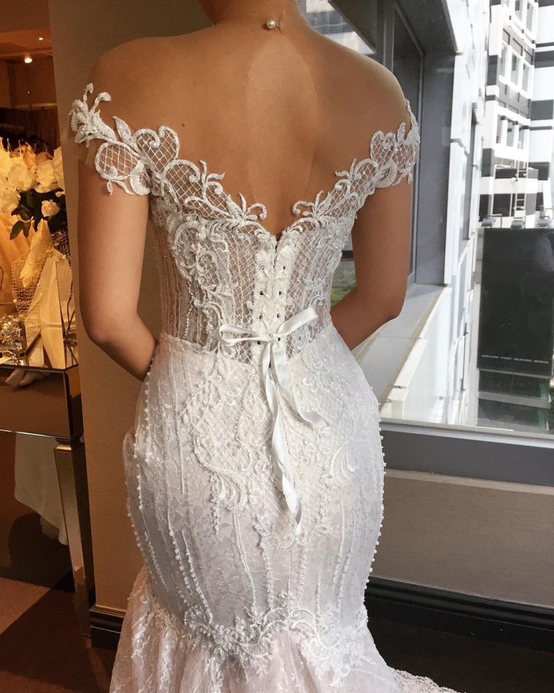 Mermaid Neck Illusion Dresses Hollow Back Crystal Lace Appliqued Trumpet Bridal Gowns New Country Garden Wedding Dress