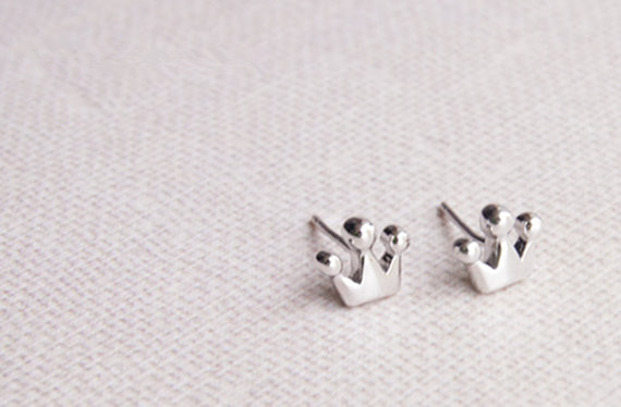 30Pair Gold Silver Tiara Small Princess Crown Stud Earrings Simple Royal Crown Stud Earrings Geometric Jewelry for Women