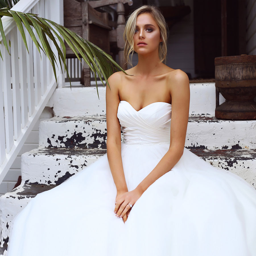 Simple Wedding Dresses White Satin + Tulle 2019 A-Line Sweetheart Open Back Bridal Gowns Lace Up Waist Appliques, Same as image
Simple Wedding Dresses White Satin + Tulle 2019 A-Line Sweetheart Open Back Bridal Gowns Lace Up Waist Appliques, Same as image