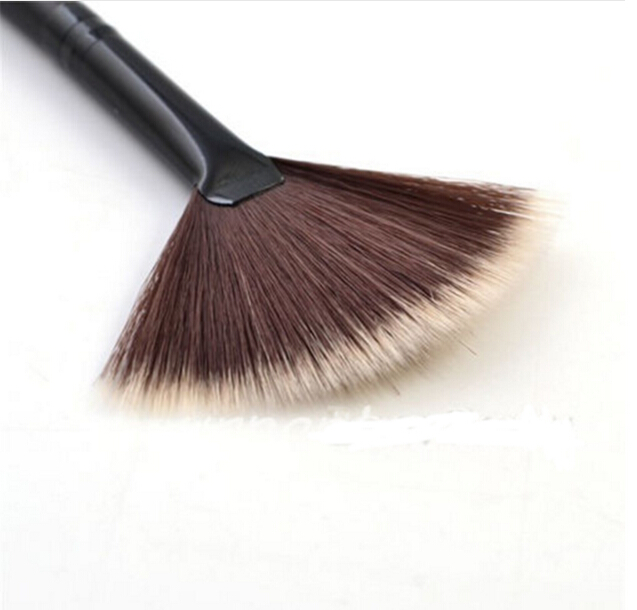 Fashion Portable Slim Fan Shape Powder Concealor Blending Foundation Highlighter Makeup Brush High Quality Best Gift