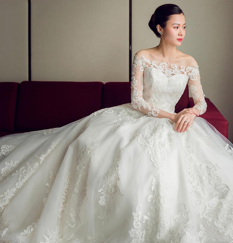 Vintage Off the Shoulder Long Sleeve Wedding Dress Chapel Train Lace Applique Ball Gowns Bridal Dress Ivory Vestido De Novia Romantic
