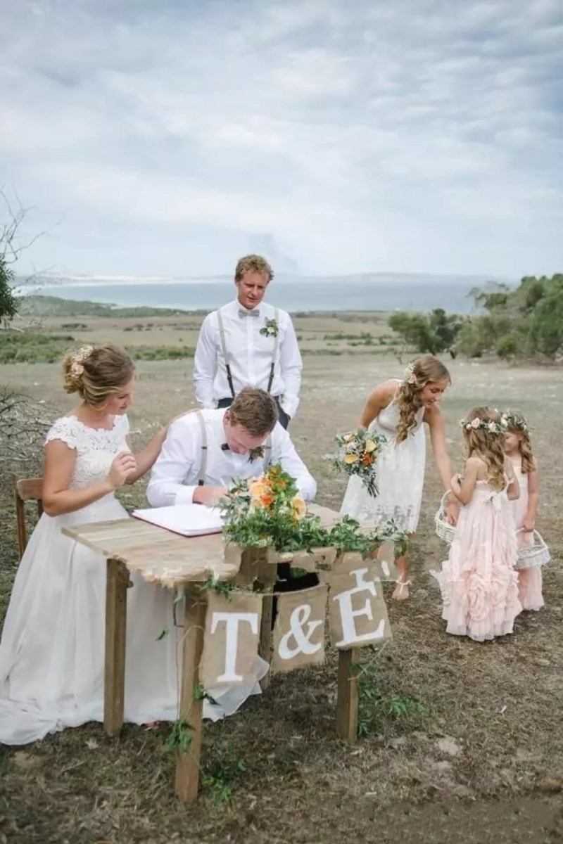 Simple New A Line Wedding Dress Jewel Neck Cap Sleeves Floor Length Vintage Garden Beach Boho Chiffon Wedding Dresses Bridal Gowns