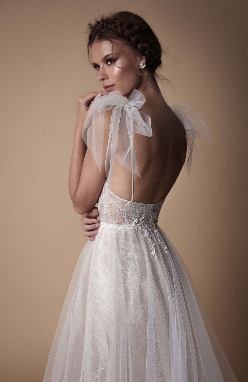 Berta Dresses Spaghetti Lace Tulle Applique Sweep Train Side Split Sexy Beach Bridal Dress Backless Plus Size Boho Wedding Gown
