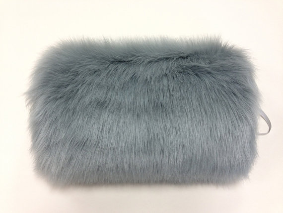 Free Shipping Faux Fur Winter Hand Muff Ivory White Black Red Color Cheap Warm Bridal Handwarmers Wedding Gloves Accessories
Free Shipping Faux Fur Winter Hand Muff Ivory White Black Red Color Cheap Warm Bridal Handwarmers Wedding Gloves Accessories