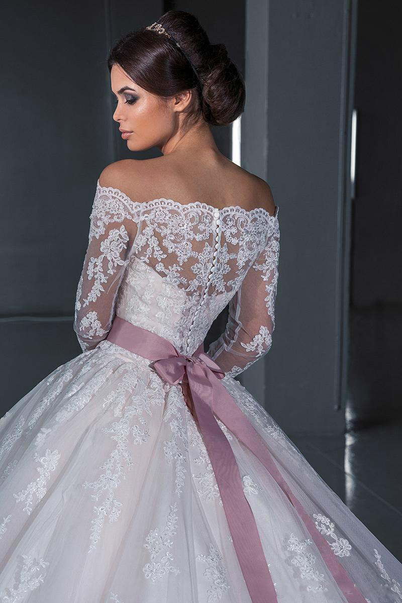 Elegant Ball Gown Lace Wedding Dresses 2016 Off the Shoulder Long Sleeves Sheer Illusion Chapel Train Appliques Beads Bridal Dress Gowns