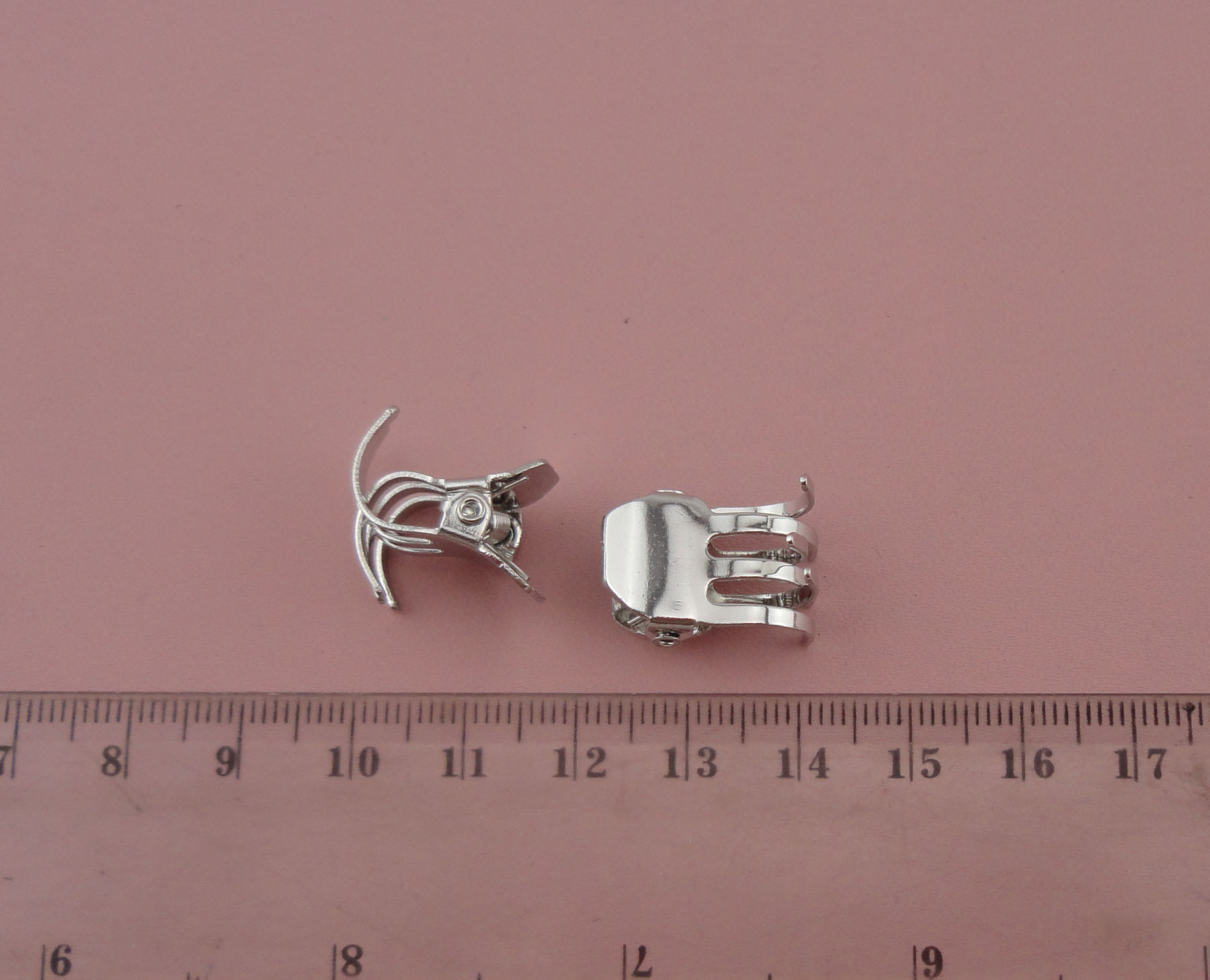 Hair Claw 30PCS Unique silver finish 1.5cm Plain Metal Hair Claw at lead free and nickle free quality,Bargain for Bulk
