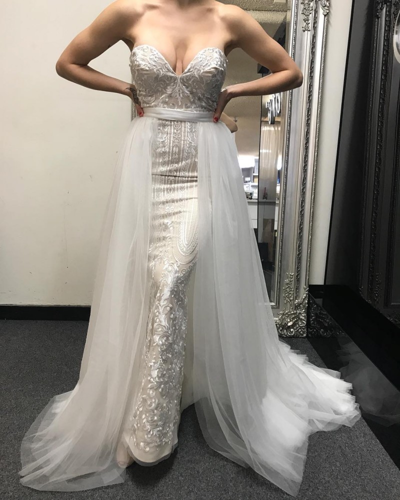Chic Silver Wedding Dress With Tulle Overskirt Lace Applique Sheath Sweetheart Neck Bridal Gowns Floor Length Wedding Dresses robe de mariée