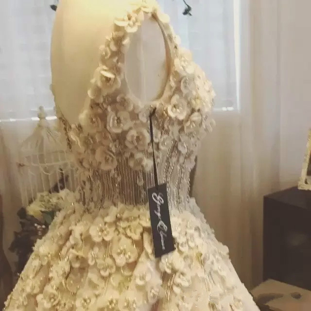 Luxury Lace Ball Gown Wedding Dresses Scoop Neck 3D Floral Appliques Beads Rhinestone Suadi Arabic Beach Wedding Dress Sweep Train Plus