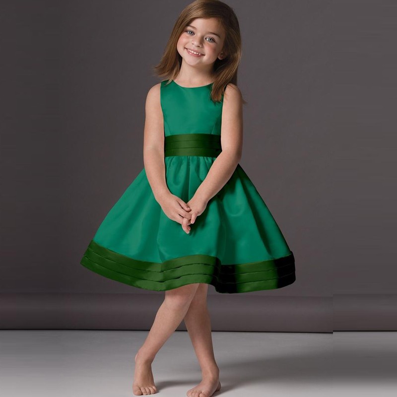 2020 Lovely Emerald Green Flower Girl Dresses Cheap A-Line Knee Length Scoop Neck Satin Sleeveless Children Party Gowns