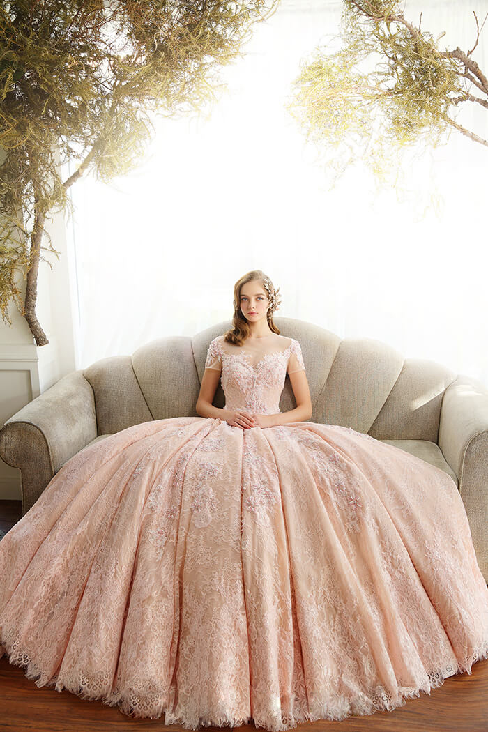 Charming Pink Long Lace Evening Dresses Sheer Jewel Neck Short Sleeves Beaded Applique Ball Gowns Prom Dresses Graceful Women Formal Dress