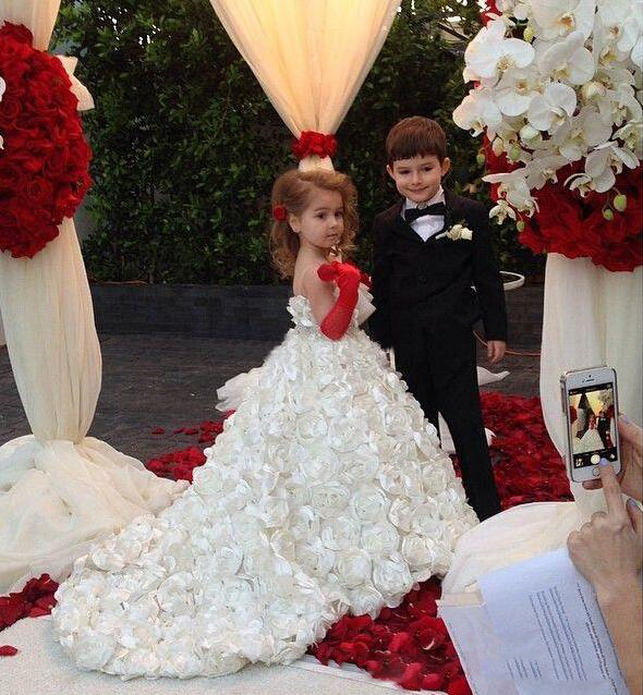 Vintage Long Flower Girls Dresses For Beach Wedding Full Handmade Flowers Princess Dresses Ball Gowns Flower girls Pageant Gowns
