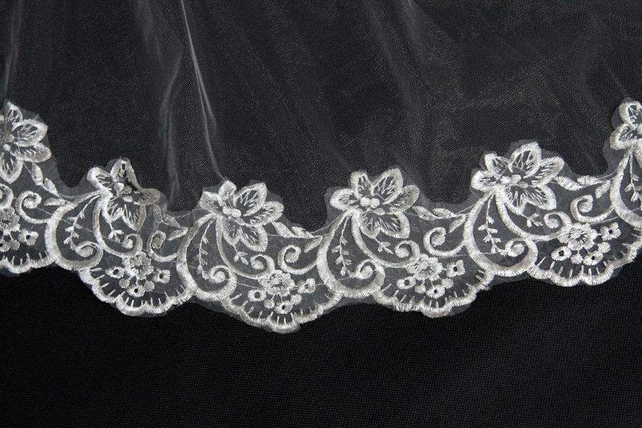 Vintage White Ivory One Layer Wedding Veil Lace Edged Chapel Length Romantic Bridal Veils with Comb Cheap Ready to ship CPA091