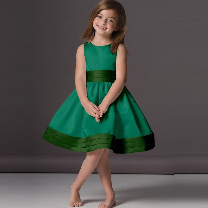 2020 Lovely Emerald Green Flower Girl Dresses Cheap A-Line Knee Length Scoop Neck Satin Sleeveless Children Party Gowns