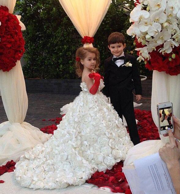 Vintage Long Flower Girls Dresses For Beach Wedding Full Handmade Flowers Princess Dresses Ball Gowns Flower girls Pageant Gowns