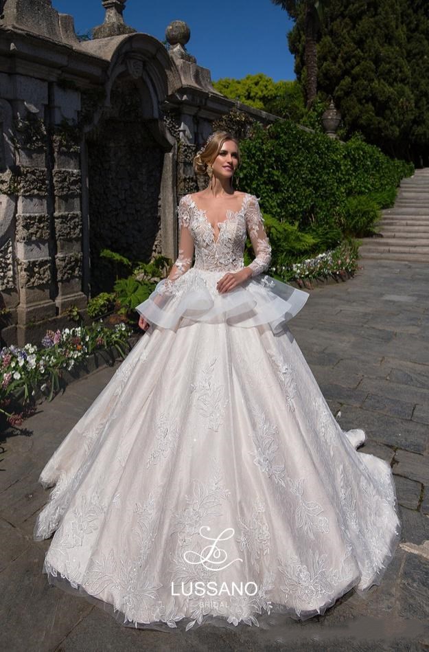 Modest A Line Wedding Dresses Vintage Long Sleeves Illusion V-neck Lace Appliques Bridal Gowns Ruffles Waist vestidos de novia
