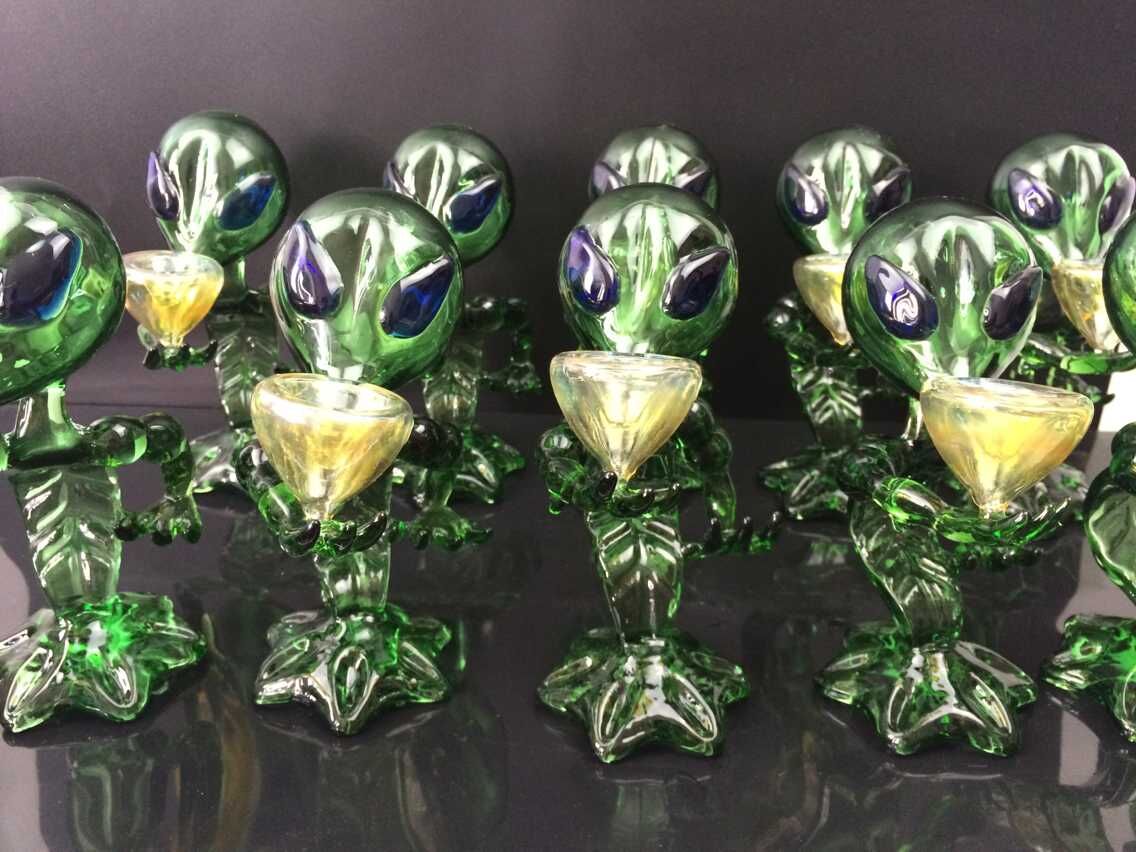 Creative alien smoking pipes glass pipe lovely glass bong glass water pipes for smoking
Creative alien smoking pipes glass pipe lovely glass bong glass water pipes for smoking