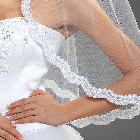 New Top Best Selling High Quality White Ivory Elbow Length White Ivory Lace Applique Edge Wedding Veil With comb Bridal Veil ONe Layer