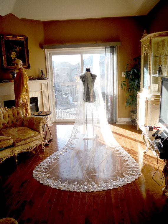 Best Selling High Quality Bridal Accessories One layer Cathedral Length Wedding Veil Lace Applique Edge White Ivory Bridal Veil With comb
Best Selling High Quality Bridal Accessories One layer Cathedral Length Wedding Veil Lace Applique Edge White Ivory Bridal Veil With comb