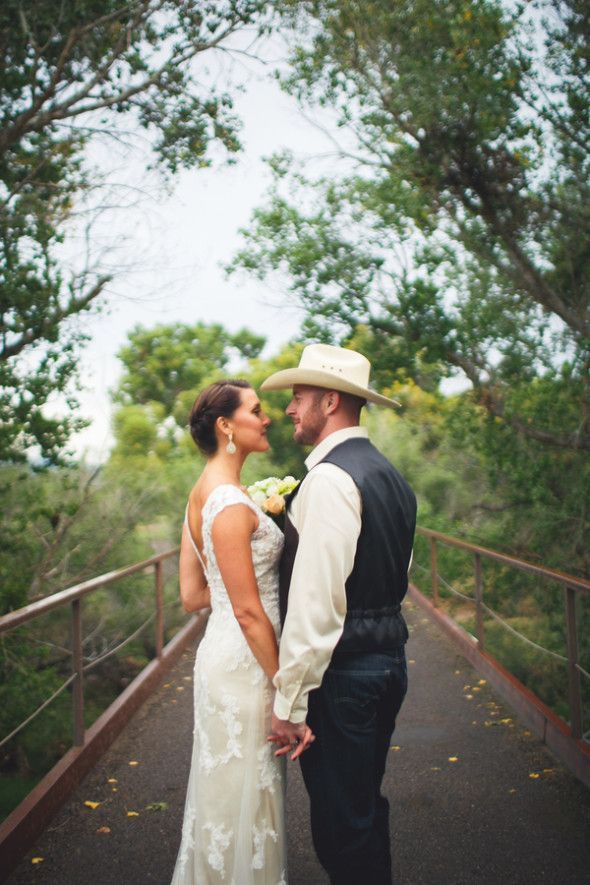 Vintage Country Portrait Open Backless Lace Wedding Gowns Applique Robe De Mariee Rustic Bridal Dresses Boots 0510