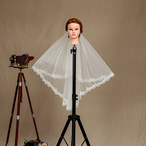 New Fashion Designer Tulle Alloy Comb Best Sale Romantic Elbow White Lace Applique veil Mantilla Veil Bridal Head Pieces
New Fashion Designer Tulle Alloy Comb Best Sale Romantic Elbow White Lace Applique veil Mantilla Veil Bridal Head Pieces