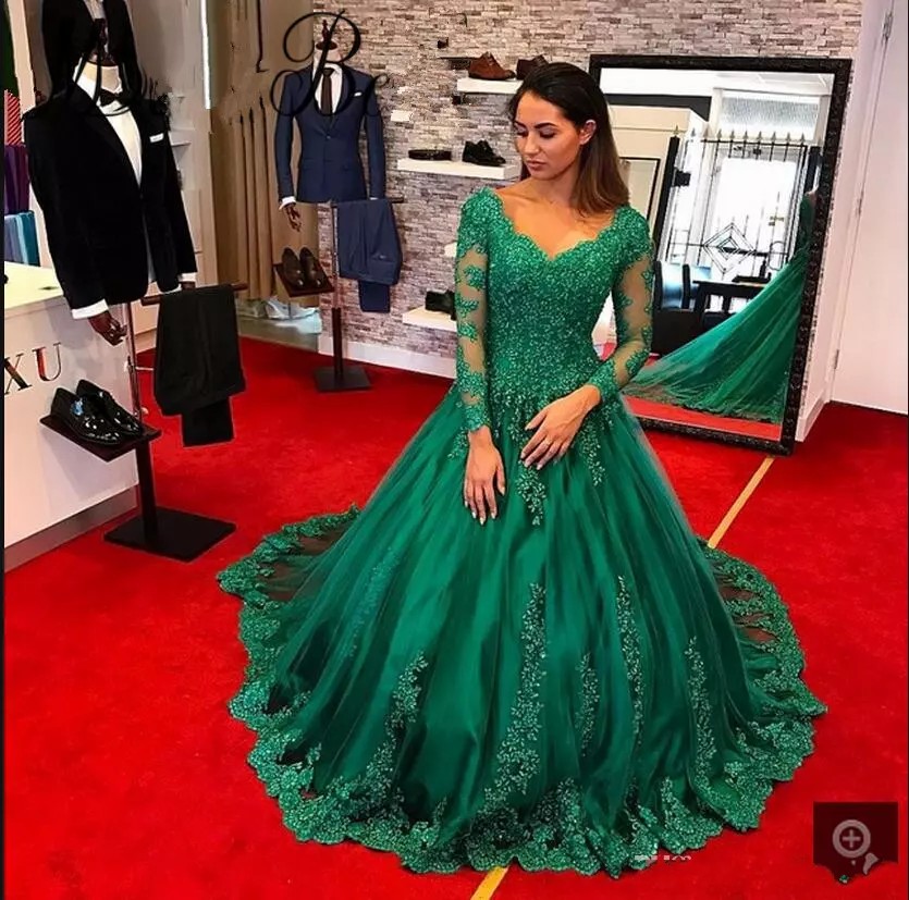 2017 Arabic Designer Modest Green Ball Gown Evening Dresses V-Neck Sheer Long Sleeves Robe De Soiree Formal Prom Gowns vestido de fiesta
2017 Arabic Designer Modest Green Ball Gown Evening Dresses V-Neck Sheer Long Sleeves Robe De Soiree Formal Prom Gowns vestido de fiesta