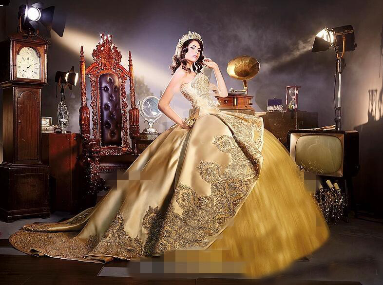 2019 Sparkly Gold Quinceanera Dresses Embrodiery Appliques Beads Tiered Sweetheart 16Sweet Birthday Party Gowns With Detachable Train, Same as picture
2019 Sparkly Gold Quinceanera Dresses Embrodiery Appliques Beads Tiered Sweetheart 16Sweet Birthday Party Gowns With Detachable Train, Same as picture