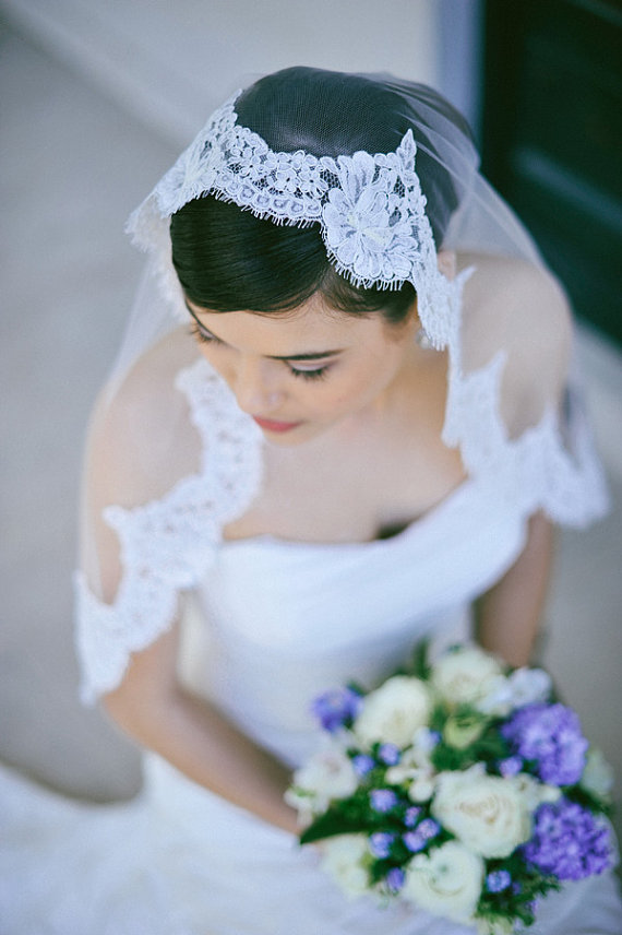 New One Layer Lace Edge Wedding Veil White Ivory Bridal Veil Cathedral length With Comb