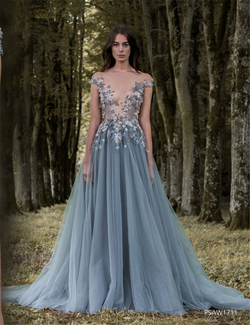 Gorgeous Lace Prom Dresses Sheer Plunging Neckline Appliqued Beads Party Gowns Custom Made Sweep Train Tulle Evening Dress For Women