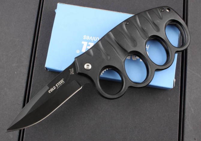 Hot Cold steel 219 220 Knuckle Duster pocket knife folding blade 7CR17Mov Blade Aluminum Handle hunting tactical camping knife knives 221
Hot Cold steel 219 220 Knuckle Duster pocket knife folding blade 7CR17Mov Blade Aluminum Handle hunting tactical camping knife knives 221