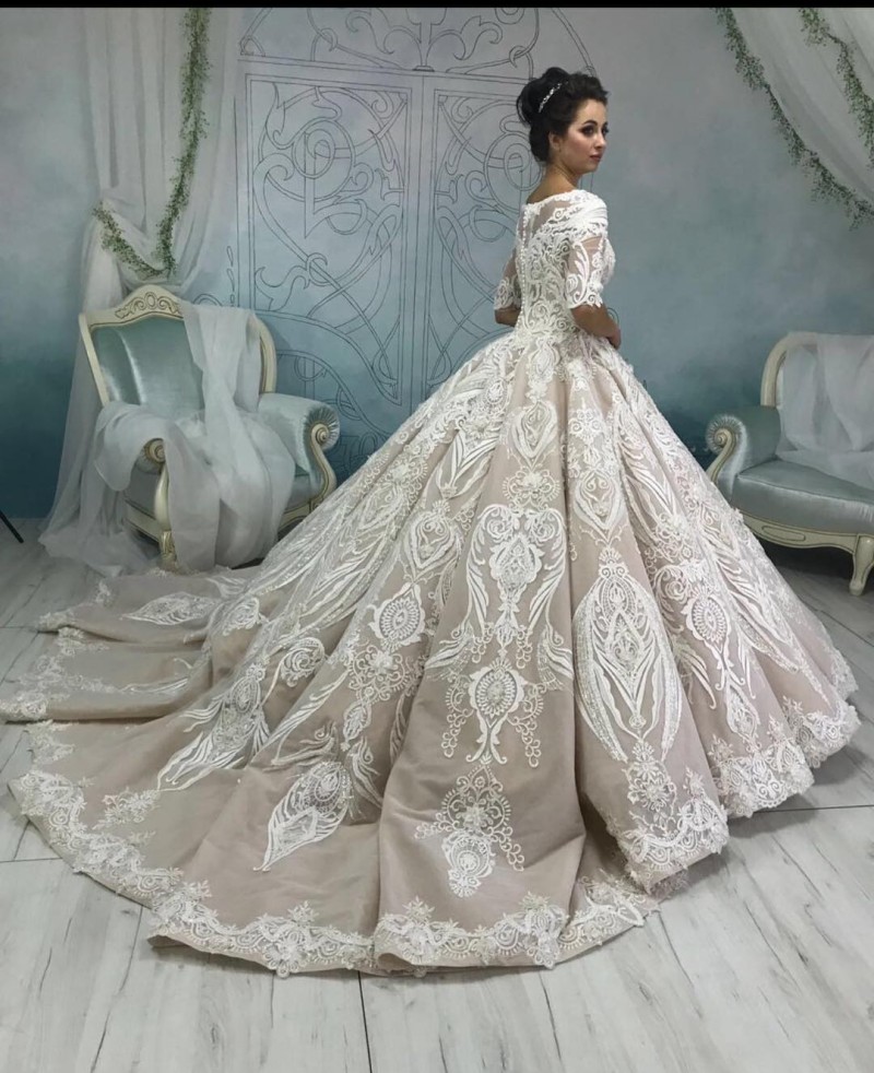Half Long Sleeve Ball Gown Wedding Dresses Sweep Train Applique Jewel Neck Vintage Wedding Dress Princess Gowns Plus Size Bridal Gown