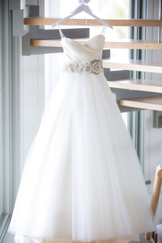 Simple Champagne Tulle Strapless Wedding Dresses Draped Sweetheart Bridal Gowns Flower Appliques Sashes Custom Made Robe 0510