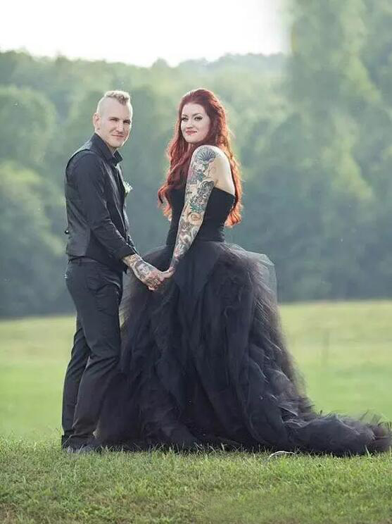 Gothic Black Tulle Wedding Dresses 2017 Vintage Sweetheart Ruffles Tiered Puffy Bridal Gowns Plus Size Custom Made China EN10092