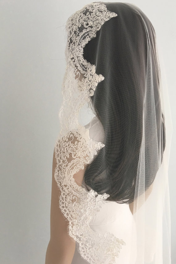 In Stock Soft Tulle Lace Applique Edge Without Comb 1T Lvory White Wedding Veil Fingertip Bridal Ve
In Stock Soft Tulle Lace Applique Edge Without Comb 1T Lvory White Wedding Veil Fingertip Bridal Ve