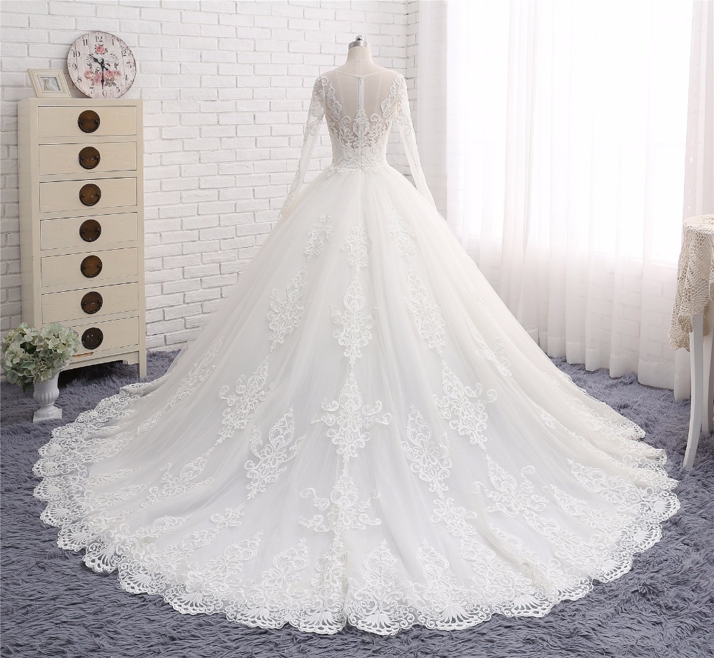 Vintage Princess Ball Gown Wedding Dress Vestido de Noiva Scalloped Long Sleeve Lace Appliques Tulle Bridal Gowns Robe de Mariee