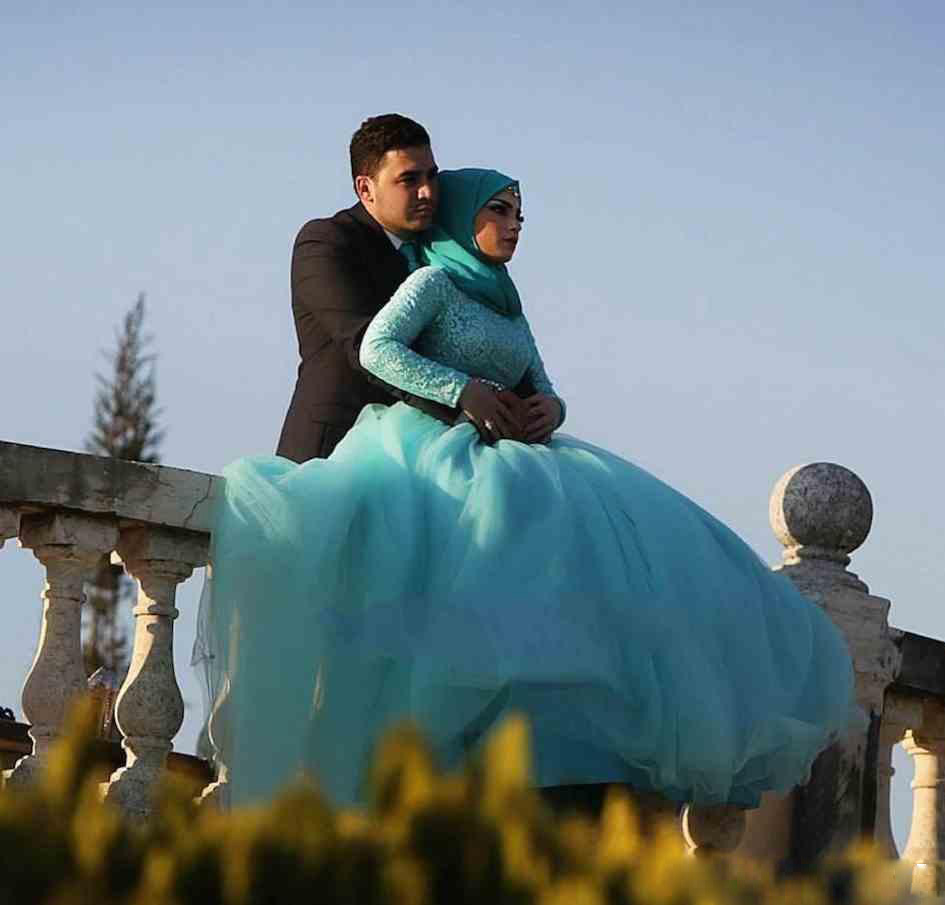 2019 Muslim Wedding Dresses Crystal Lace Jewel Long Sleeves Bridal Gowns Custom Made Sweep Train A-Line Wedding Dress With Kerchief